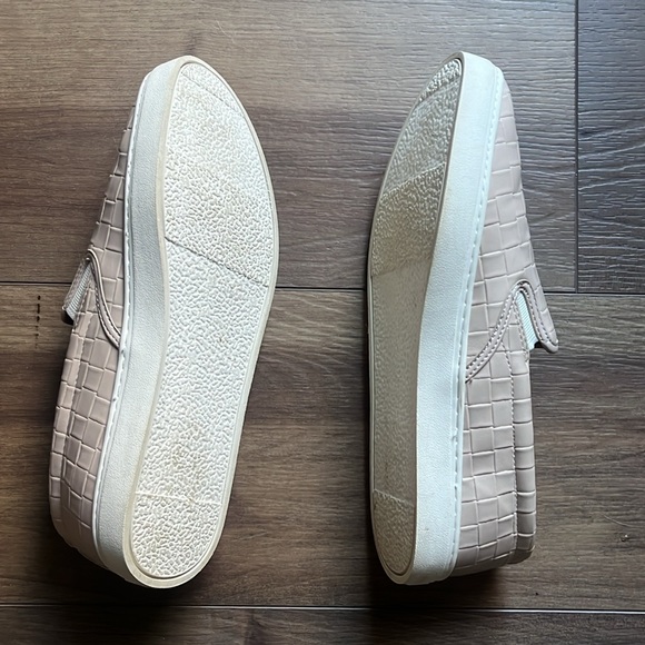 Old Navy slides - Picture 2 of 3